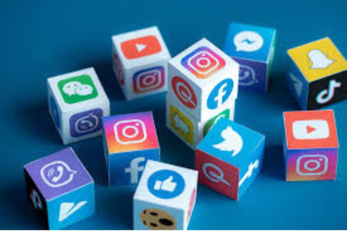 Social media: सोशल मीडिया की दिखावटी दुनिया, पेरेंट्स परफेक्शन एंग्जायटी का शिकार