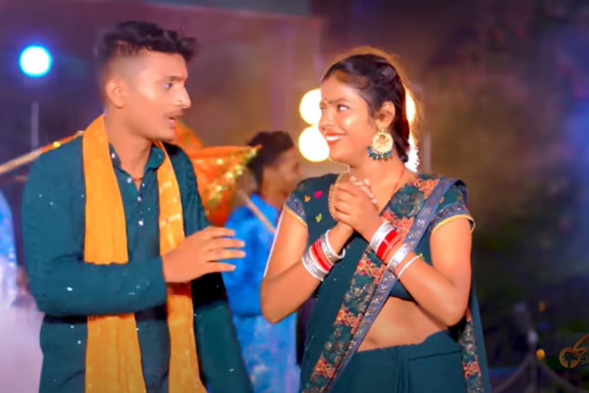 मैरून कलर सादिया का 'बोलबम' वर्जन सबको आ रहा है पसंद, गाने को मिले 2 मिलियन व्यूज