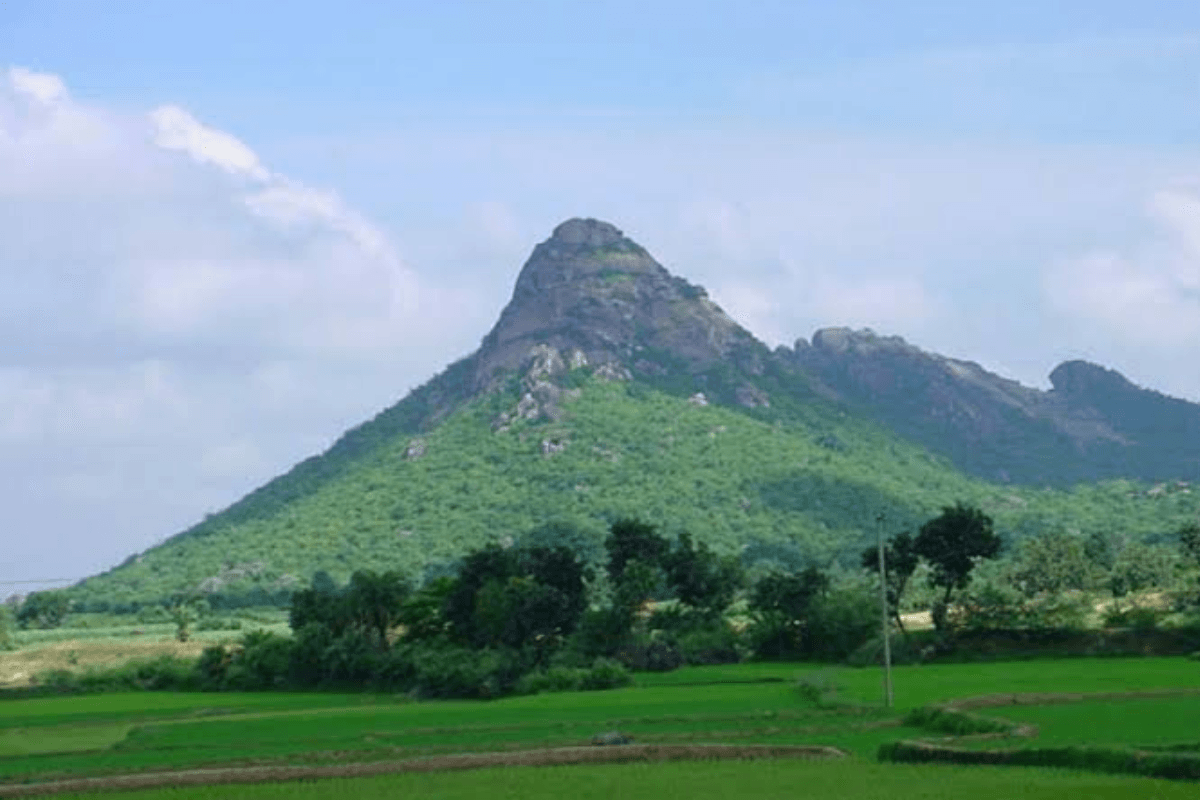 Deoghar News: त्रिकूट पर्वत, जहां रावण को हुए थे ब्रह्मा, विष्णु और महेश के दर्शन