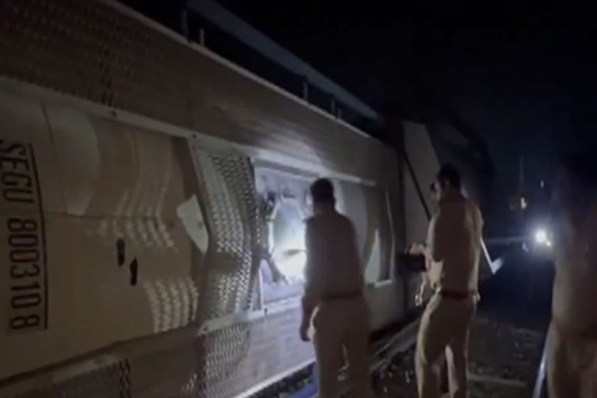 Train Accident: उत्तर प्रदेश के अमरोहा में मालगाड़ी के 7 डिब्बे पटरी से उतरे