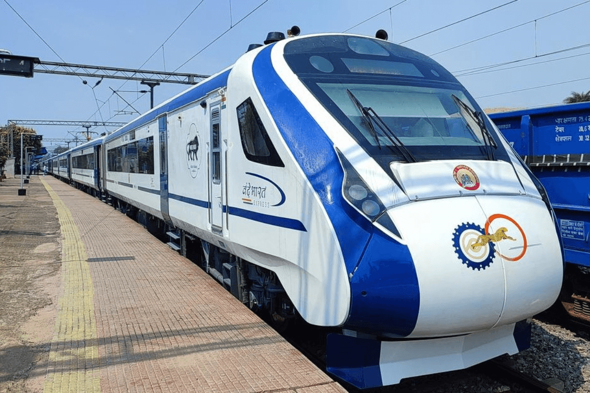 vande bharat express| Vande Bharat Express: Now Patna-Howrah Vande Bharat Express will stop at Bakhtiyarpur station.