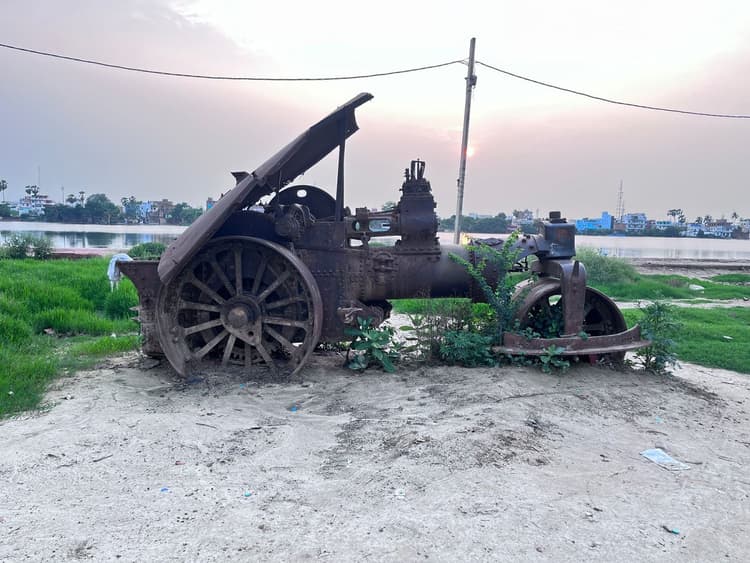 Vintage Roller in Darbhanga: लावारिश पड़ा है 100 साल पुराना विंटेज स्टीम रोलर, अब उठी संरक्षण की मांग