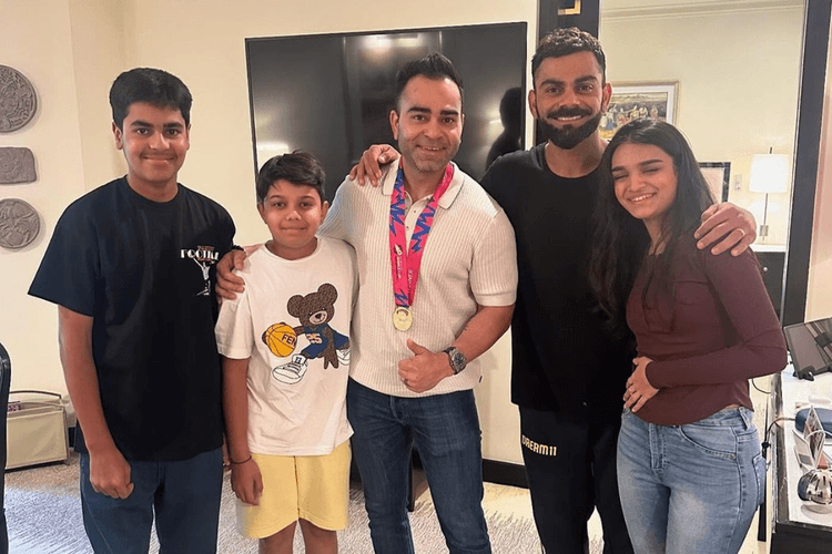 Virat Kohli: विराट कोहली का घर में हुआ जोरदार स्वागत बहन ने जश्न की अनदेखी तस्वीरें शेयर की