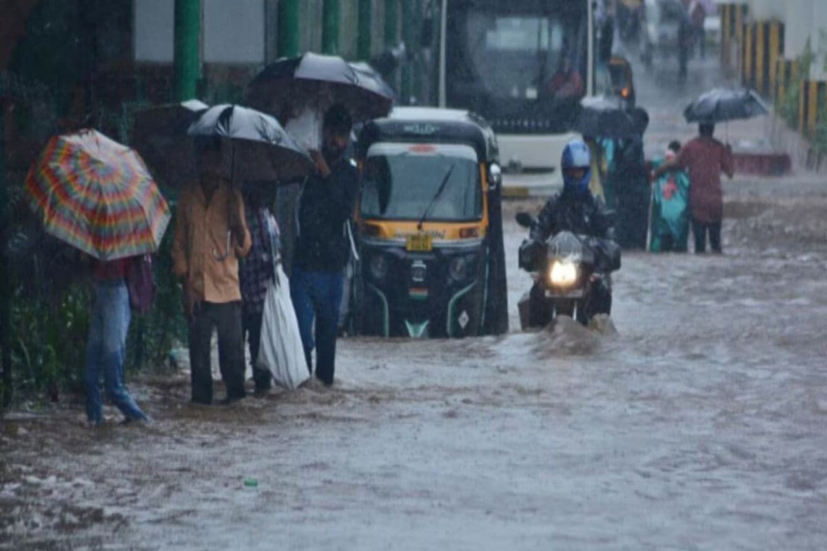 Weather News: मुंबई गुजरात एमपी समेत देश के कई राज्यों में भारी बारिश की चेतावनी, जानें मौसम का हाल