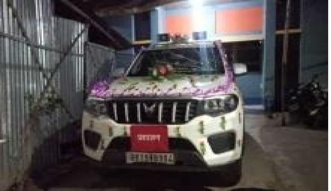 Wedding News: हूटर बजाकर सरकारी वाहन पर सवार होकर शादी करने पहुंचे दूल्हे राजा