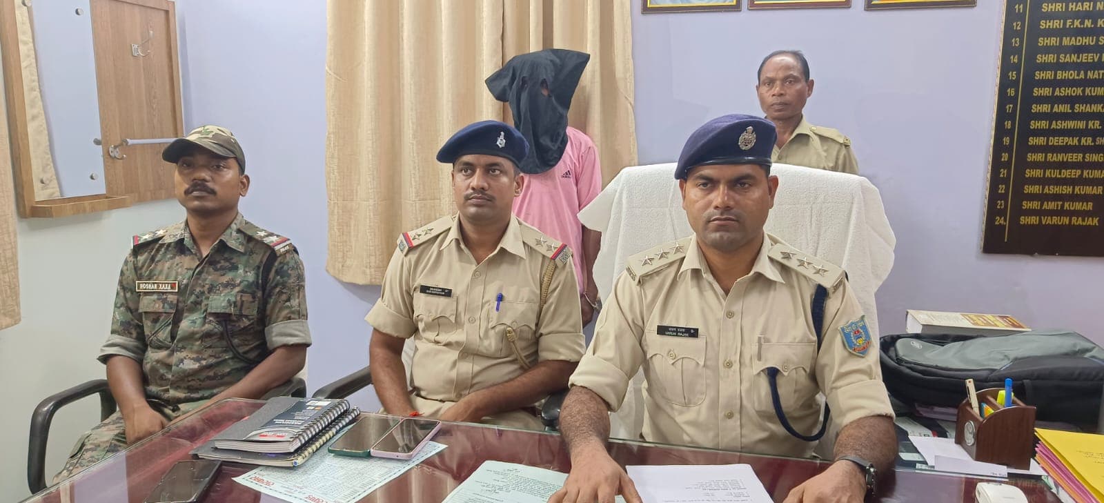 खूंटी में पुलिस ने एक माओवादी को किया गिरफ्तार, पोस्टर और बैनर बरामद