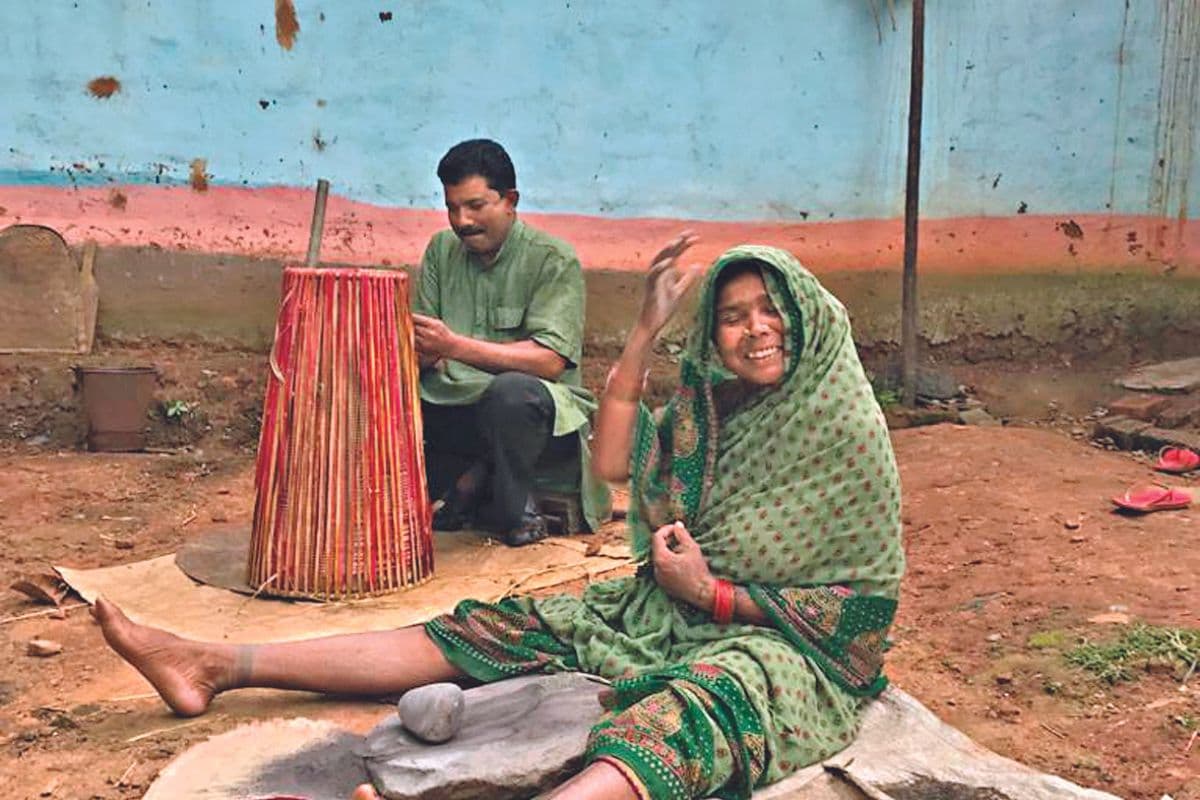 मांदर को मिलेगा GI टैग, गुमला के इस गांव को मिलेगी ‘प्रोड्यूसर कंपनी’ के रूप में पहचान मांदर को मिलेगा GI टैग, गुमला के इस गांव को मिलेगी ‘प्रोड्यूसर कंपनी’ के रूप में पहचान