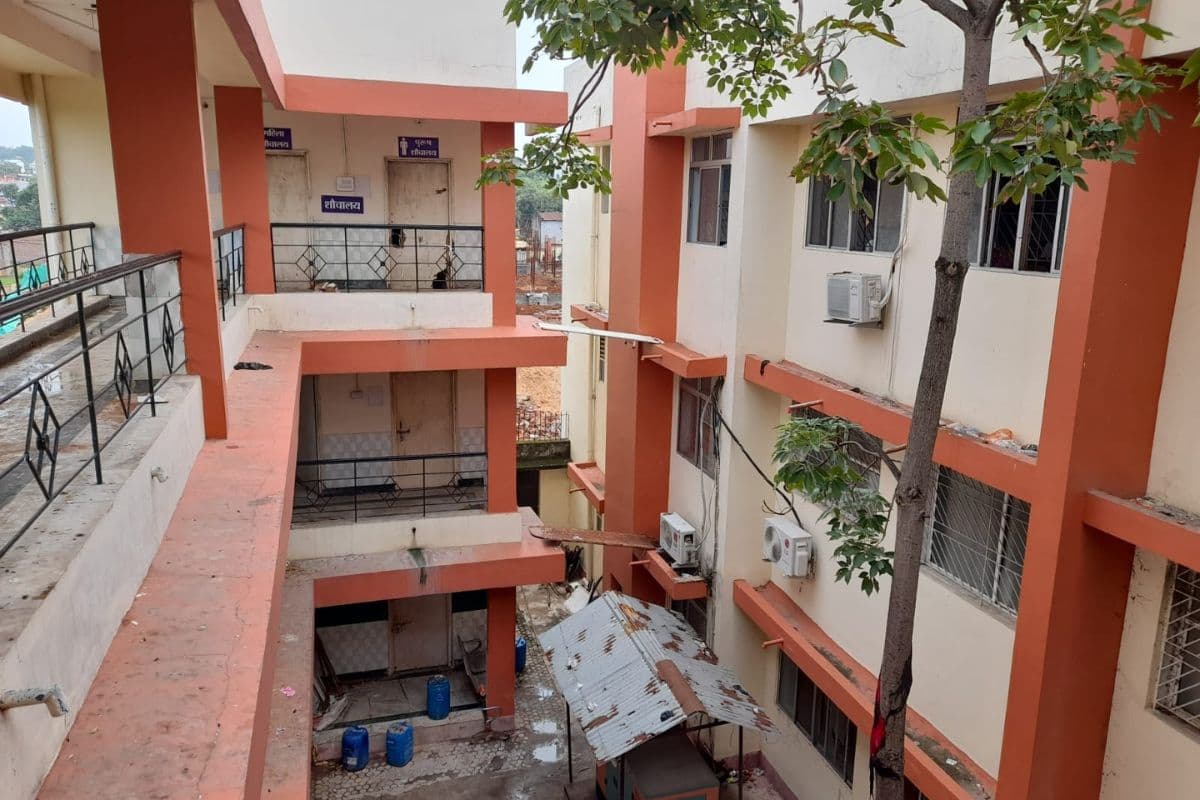 दुमका के फूलो झानो मेडिकल कॉलेज अस्पताल के छत से कूदा युवक, इलाज के दौरान मौत