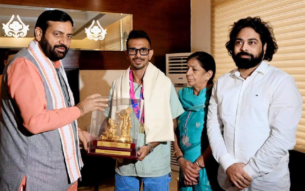 T20 World Cup 2024 विजेता टीम के सदस्य रहे युजवेंद्र चहल को हरियाणा के CM नायब सिंह सैनी ने किया सम्मानित