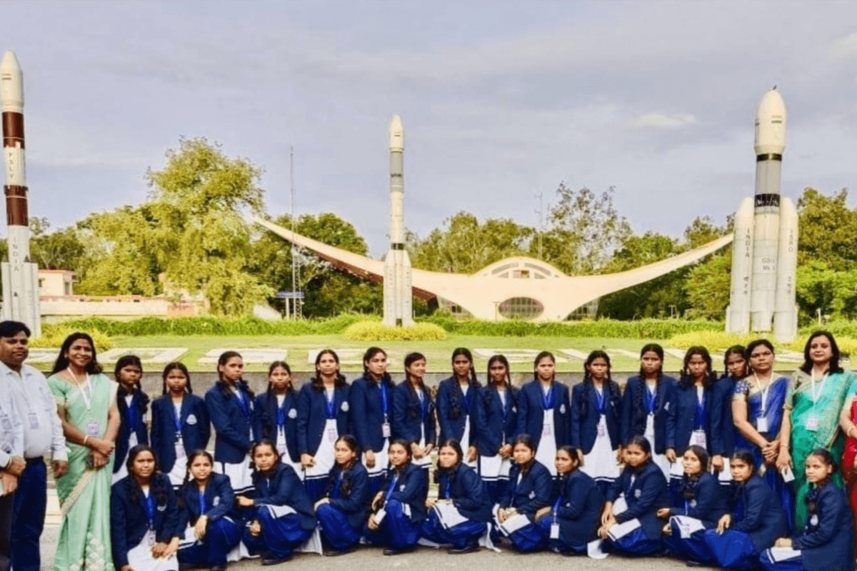ISRO पहुंचीं गुमला की छात्राएं, सीएम हेमंत सोरेन ने की सराहना, कहा-अपने सपनों को उड़ान दे रहीं झारखंड की बेटियां