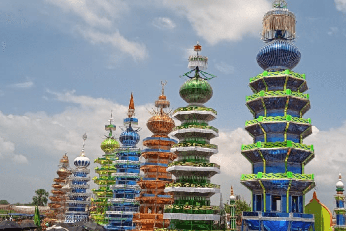 पलामू में गंगा-जमुनी तहजीब की अनोखी मिसाल, ताजिया बनाने में मुसलमानों का हाथ बटाते हैं हिंदू