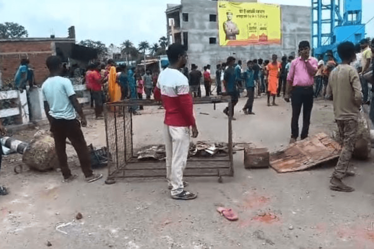 Muharram Violence: हजारीबाग में मुहर्रम के जुलूस के दौरान पत्थरबाजी, वाहनों में तोड़फोड़, पुलिसकर्मी समेत दर्जनों लोग घायल