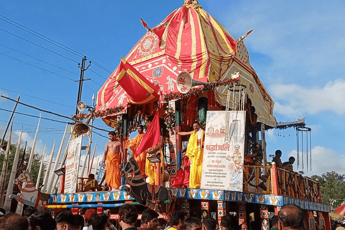 जगन्नाथ रथ यात्रा : सैकड़ों भक्तों ने खिंची रस्सी, रथ पर सवार होकर मुख्य मंदिर वापस लौटे भगवान जगन्नाथ, दुकानदारों हुए निराश