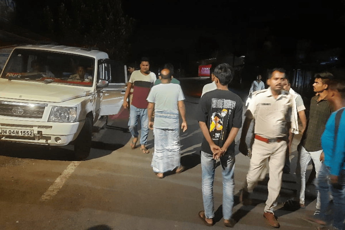 पाकुड़ : जूता-चप्पल दुकानदार से हुई छिनतई, बदमाशों ने चाकू से वार कर किया घायल