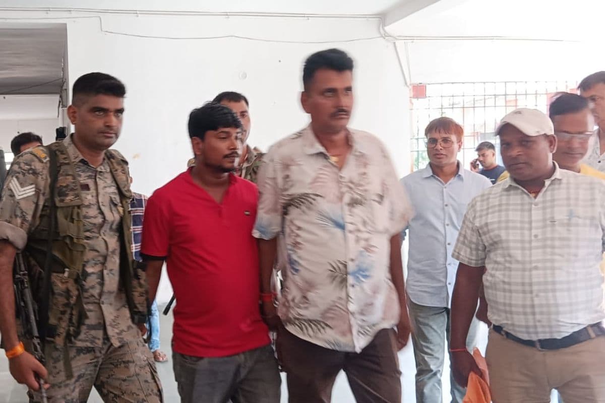 ACB Trap: हजारीबाग से 40 हजार रिश्वत लेते राजस्व कर्मचारी और उसका सहयोगी अरेस्ट, एसीबी ने दबोचा