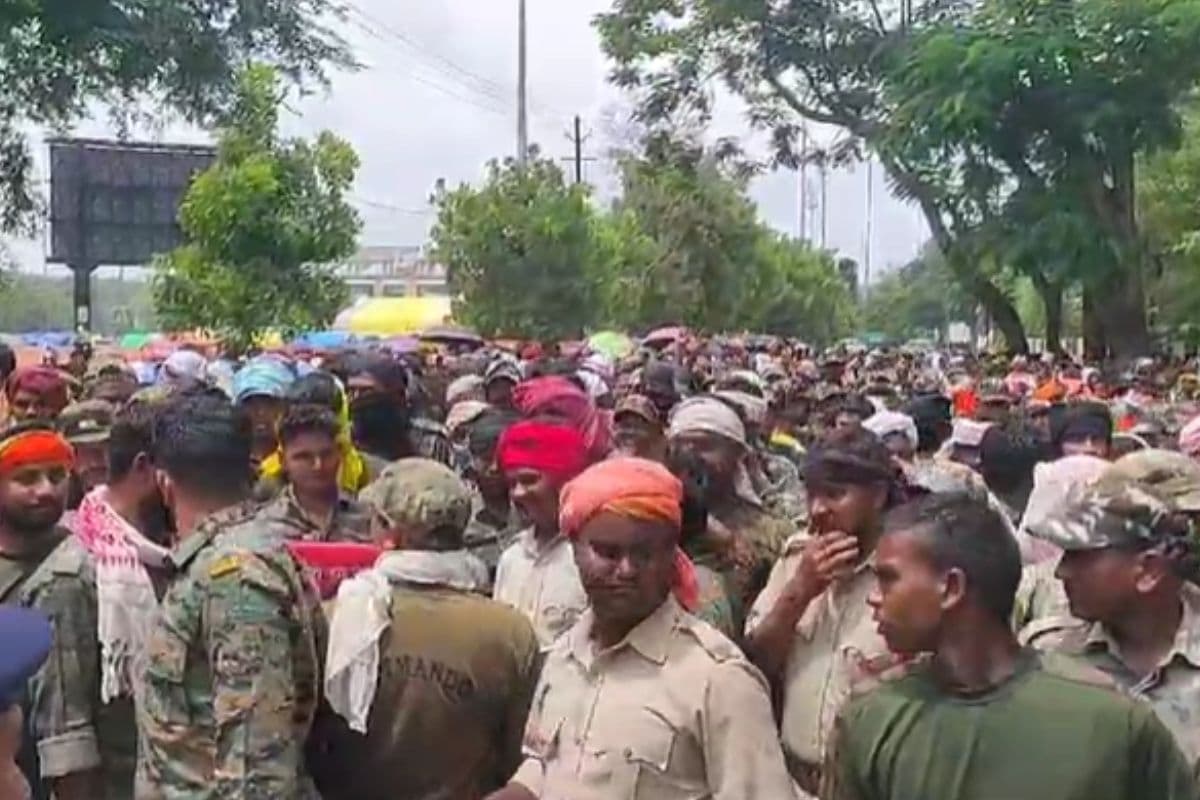 Jharkhand News: राजभवन घेरने जा रहे सहायक पुलिसकर्मियों ने मोरहाबादी में सात घंटे किया प्रदर्शन, क्या हैं उनकी मांगें?