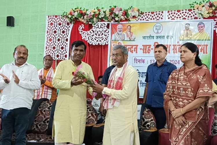 Jharkhand Politics: बाबूलाल मरांडी ने हेमंत सोरेन सरकार पर साधा निशाना, बोले-घुसपैठियों के कारण बदली है संताल परगना की डेमोग्राफी