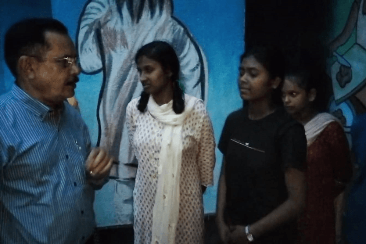 बोकारो : कस्तूरबा गांधी विद्यालय में मिलीं गड़बड़ी पर डीसी नाराज, डीइओ को होगा शो-कॉज