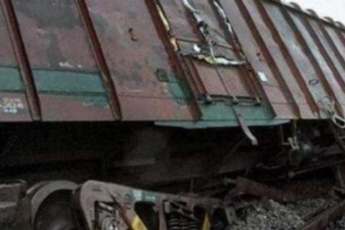 Patna News: दनियावां में पटरी से उतरी मालगाड़ी, 5 ट्रेनें हुई रद्द