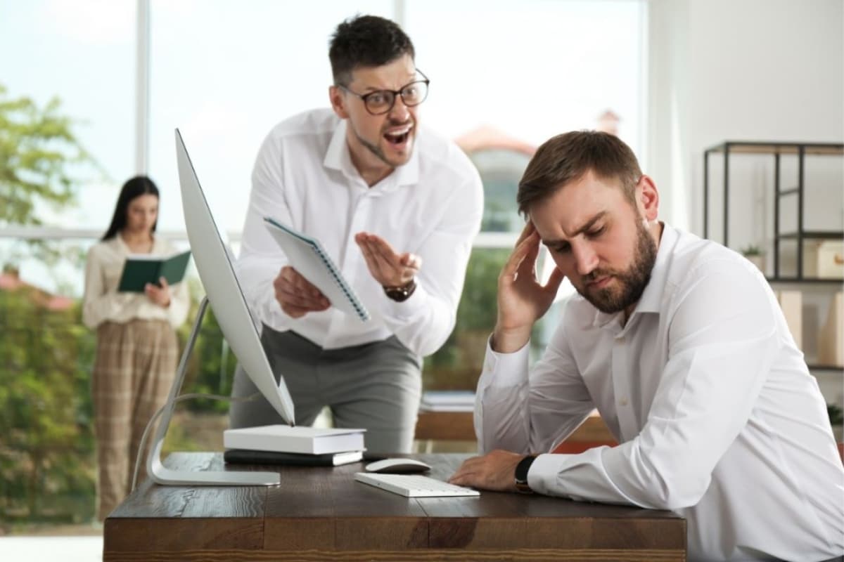 Boss For Sale: यहां लोग बॉस और कलीग्स को बेच रहे ऑनलाइन, भाव भी मिल रहे अच्छे