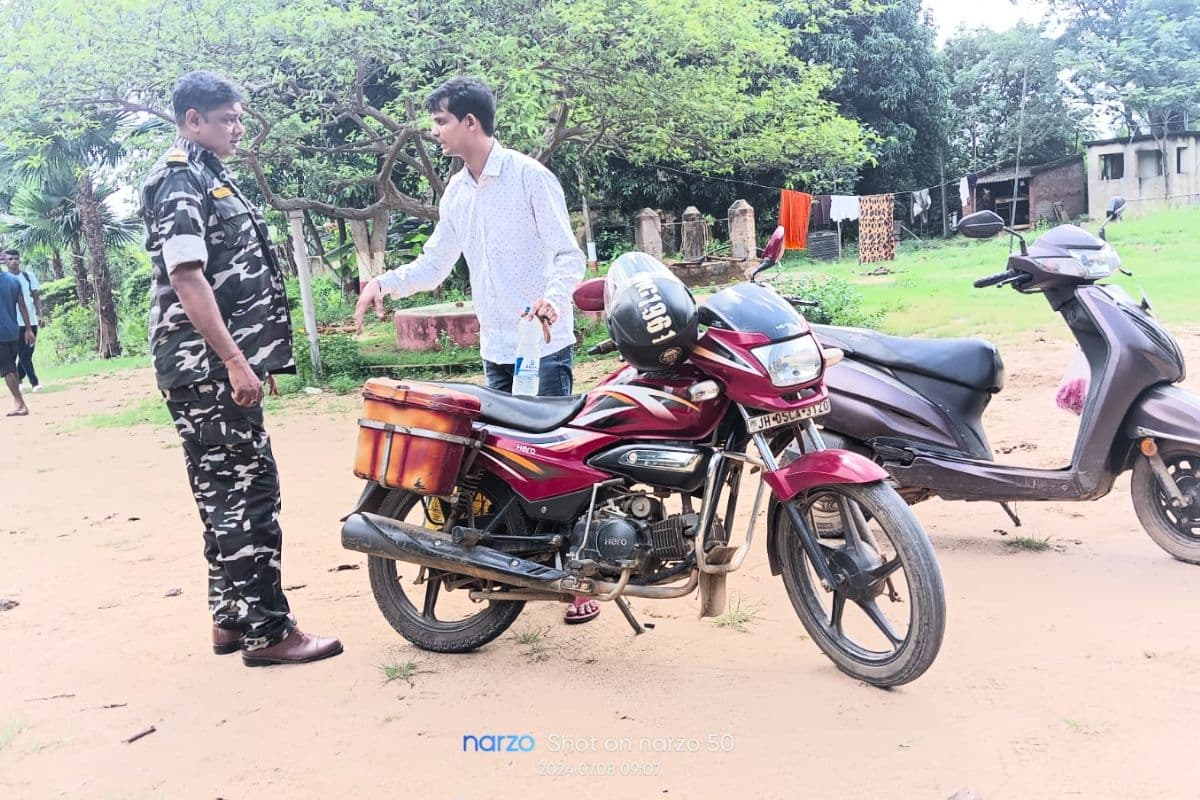 चाकुलिया में सुबह-सुबह 14 लाख के गहनों की लूट, बहरागोड़ा जाने वाली सड़क पर मिली बाइक