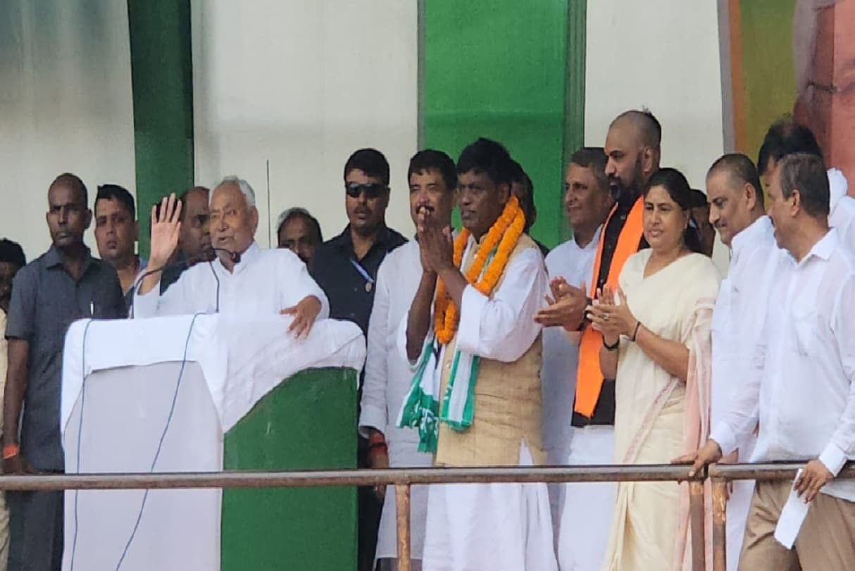 पांच साल में 10 लाख नौकरी का वायदा, पर दे रहे 12.33 लाख, रूपौली में बोले सीएम नीतीश कुमार