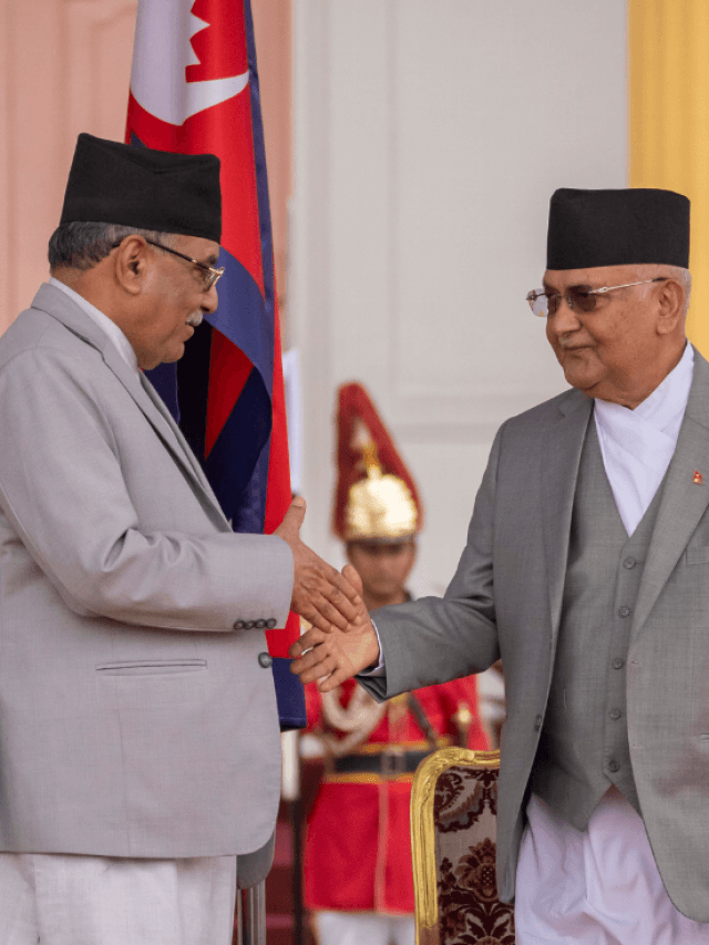 KP Sharma Oli: ओली के हाथ नेपाल की कमान, चौथी बार बने प्रधानमंत्री, देखें तस्वीरें