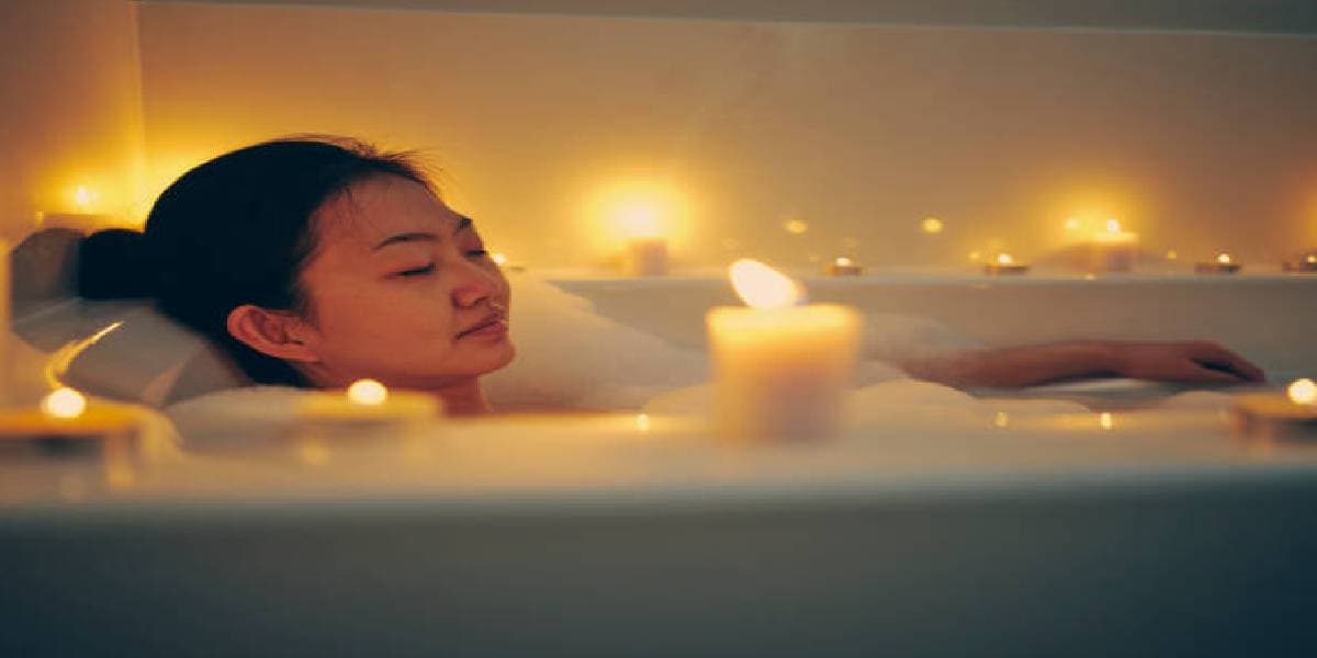 Taking Bath at Night: रात में नहाते हैं तो जान लें इसके नुकसान, हो सकता है जानलेवा