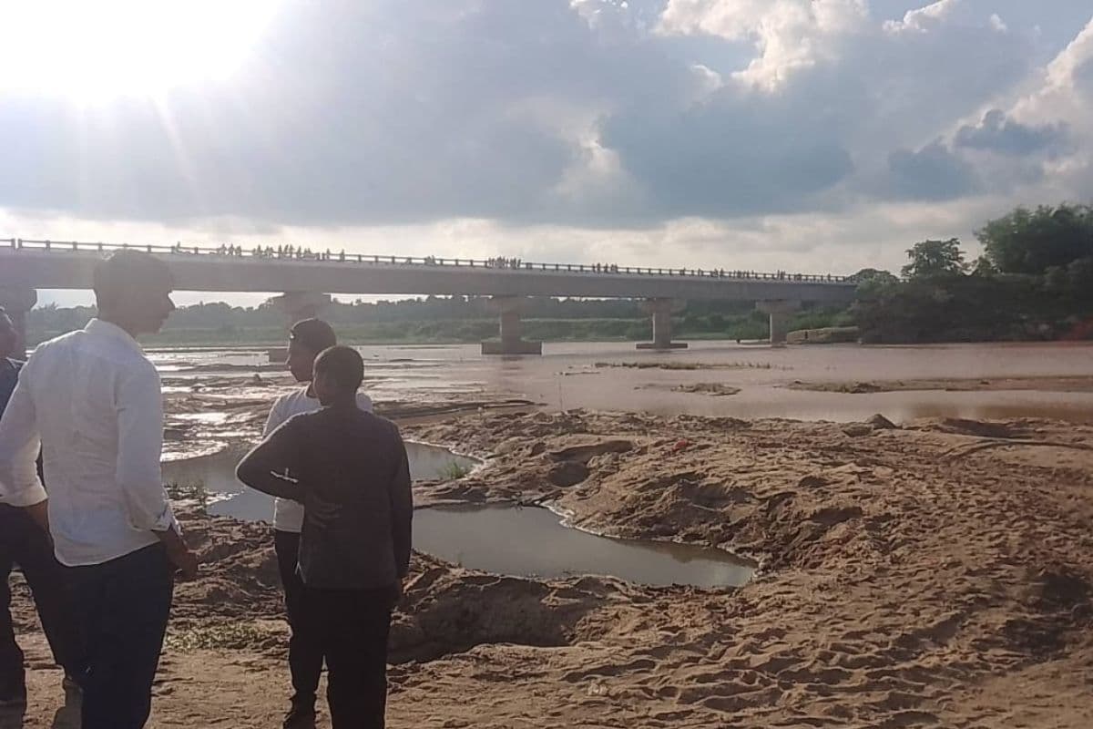 Jharkhand News: दामोदर नदी में नहा रहा राजस्थान का शख्स बहा, खोजबीन के बाद भी सुराग नहीं