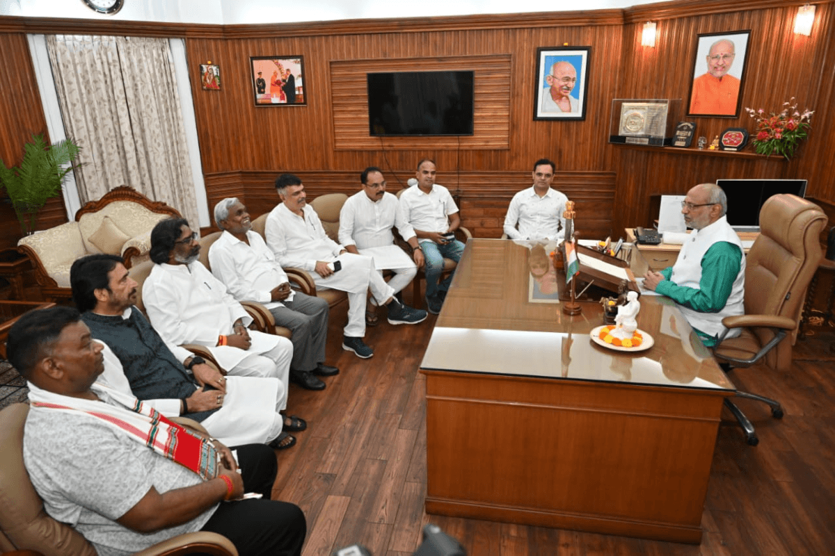 Champai Soren Resignation : चंपाई सोरेन के इस्तीफे के बाद क्या बोले हेमंत सोरेन? Champai Soren Resignation : चंपाई सोरेन के इस्तीफे के बाद क्या बोले हेमंत सोरेन?