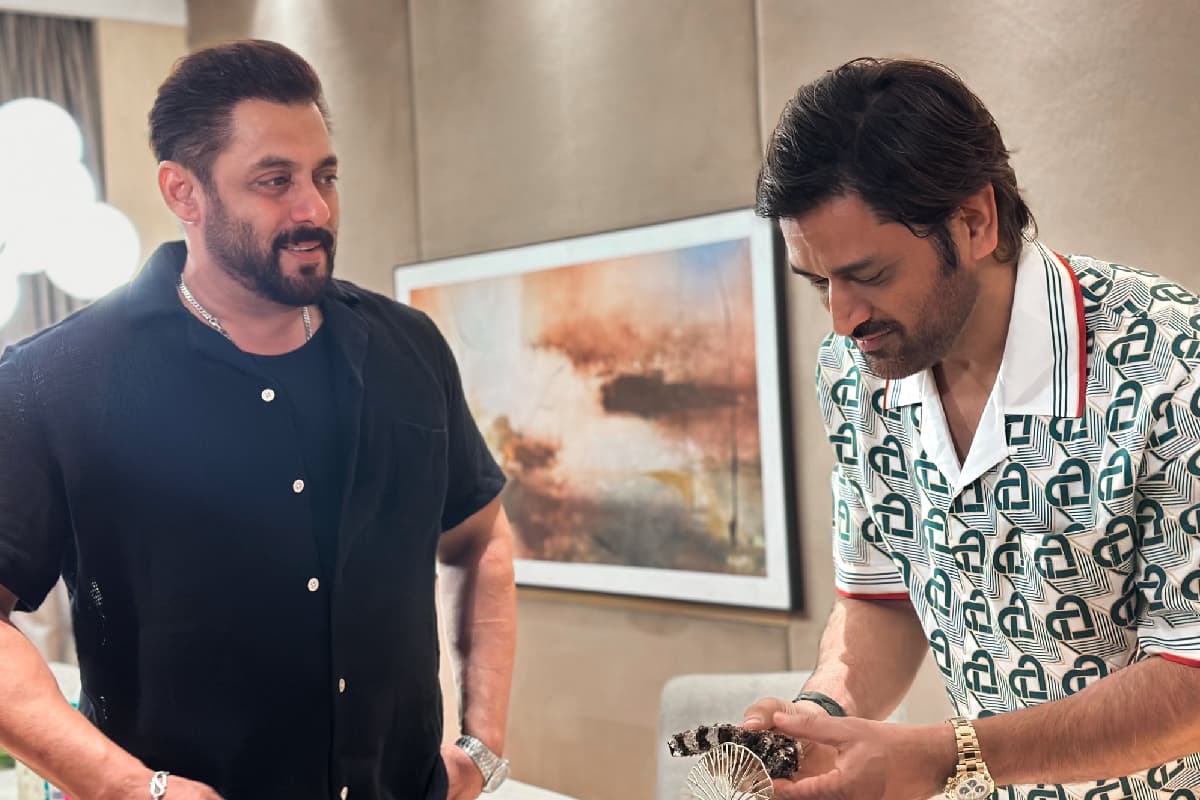 MS Dhoni ने सलमान खान के साथ मनाया 43वां जन्मदिन, वीडियो सोशल मीडिया पर वायरल