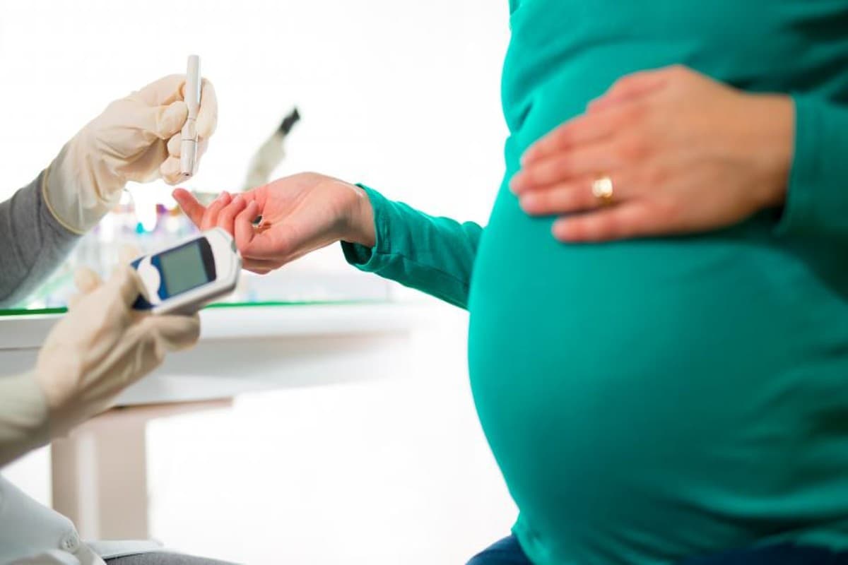 Diabetes During Pregnancy: प्रेगनेंसी में महिलाएं डायबिटीज को इस तरह करें कंट्रोल