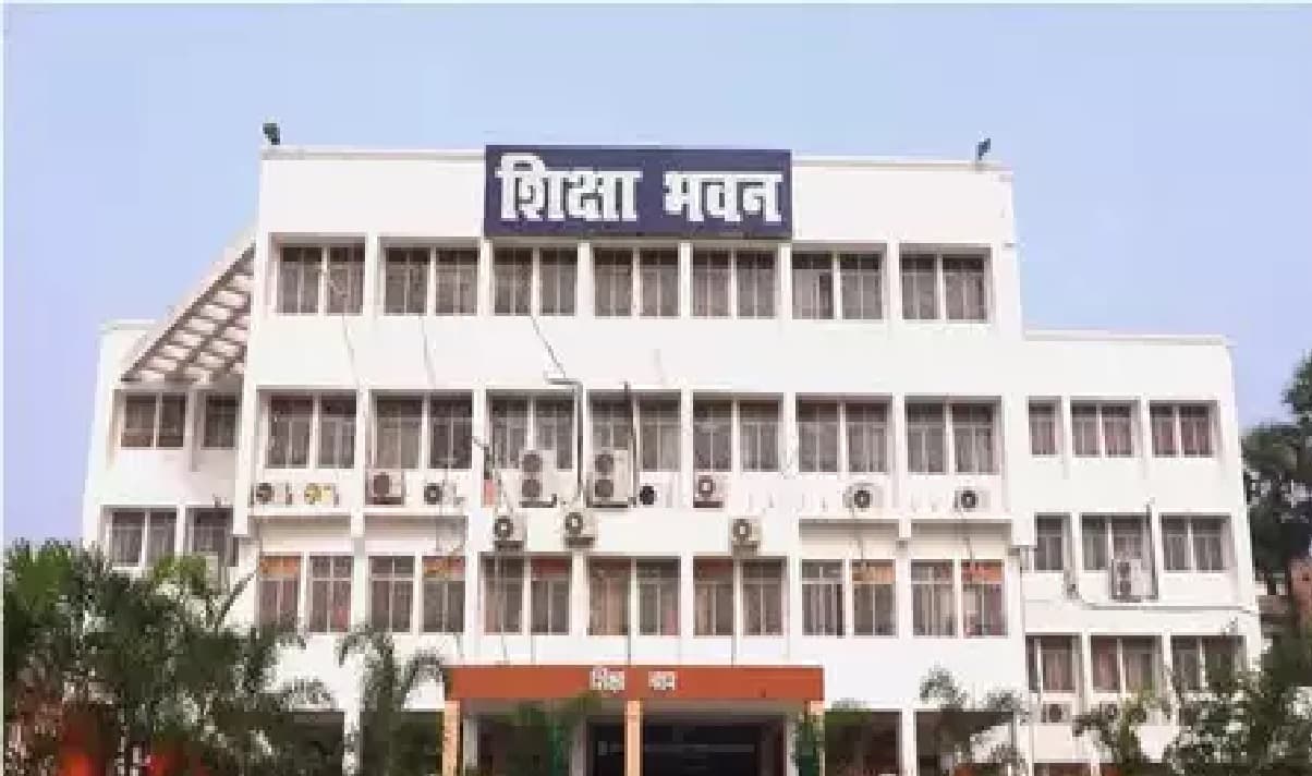 शिक्षा विभाग ने दो DEO, दो DPO और चार स्टाफ को किया निलंबित, किशनगंज डीएम की रिपोर्ट पर हुई कार्रवाई
