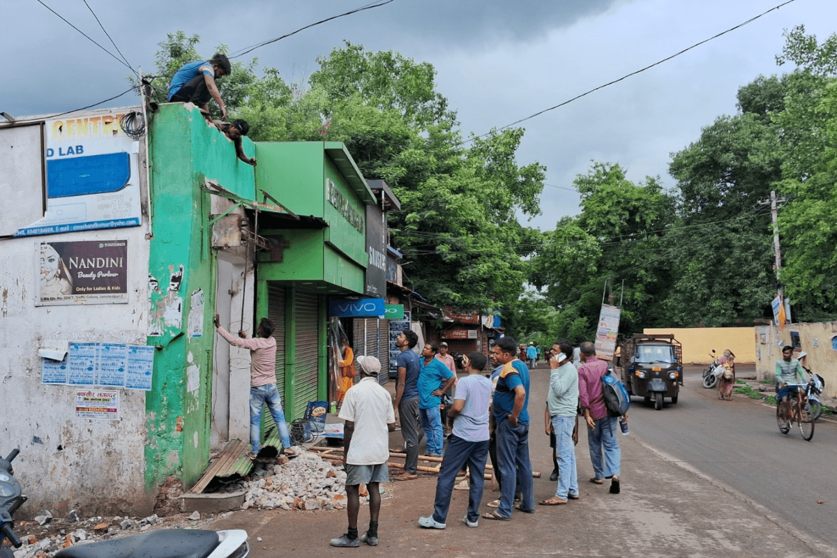 जमशेदपुर रेलवे स्टेशन के पास पांच दुकानों को 30 दिनों में खाली करने का नोटिस, मॉडर्नाइजेशन की चपेट में आयेंगे कई दुकान