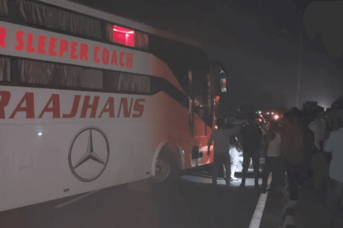 Road Accident in Gumla : गुमला में बस ने अधेड़ को कुचला, गुस्साए लोगों ने जाम किया नेशनल हाइवे