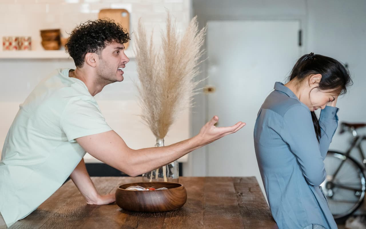 Relationship Tips: रिश्ते में बढ़ गयी लड़ाइयां? इस तरह हैंडल करें सिचुएशन