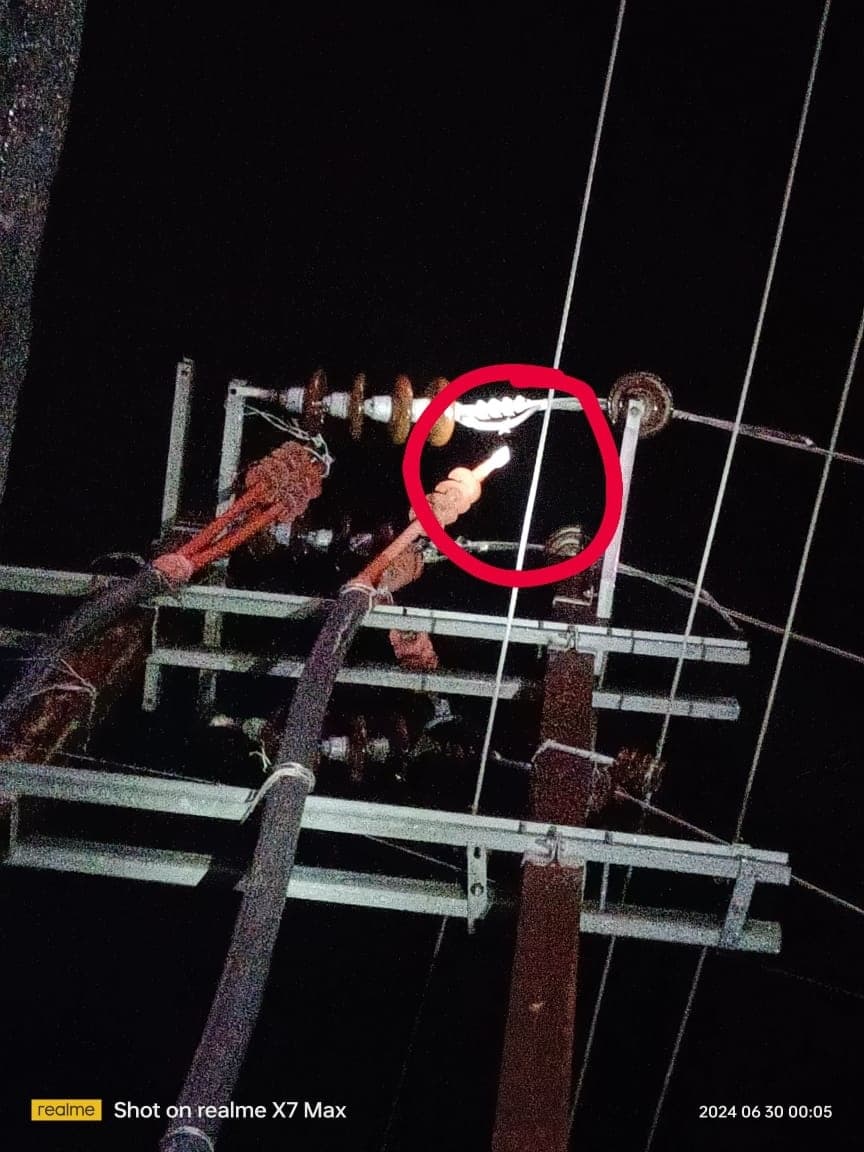 सालभर मेंटनेंस के बाद भी जरा सी हवा में गुल हो रही बिजली