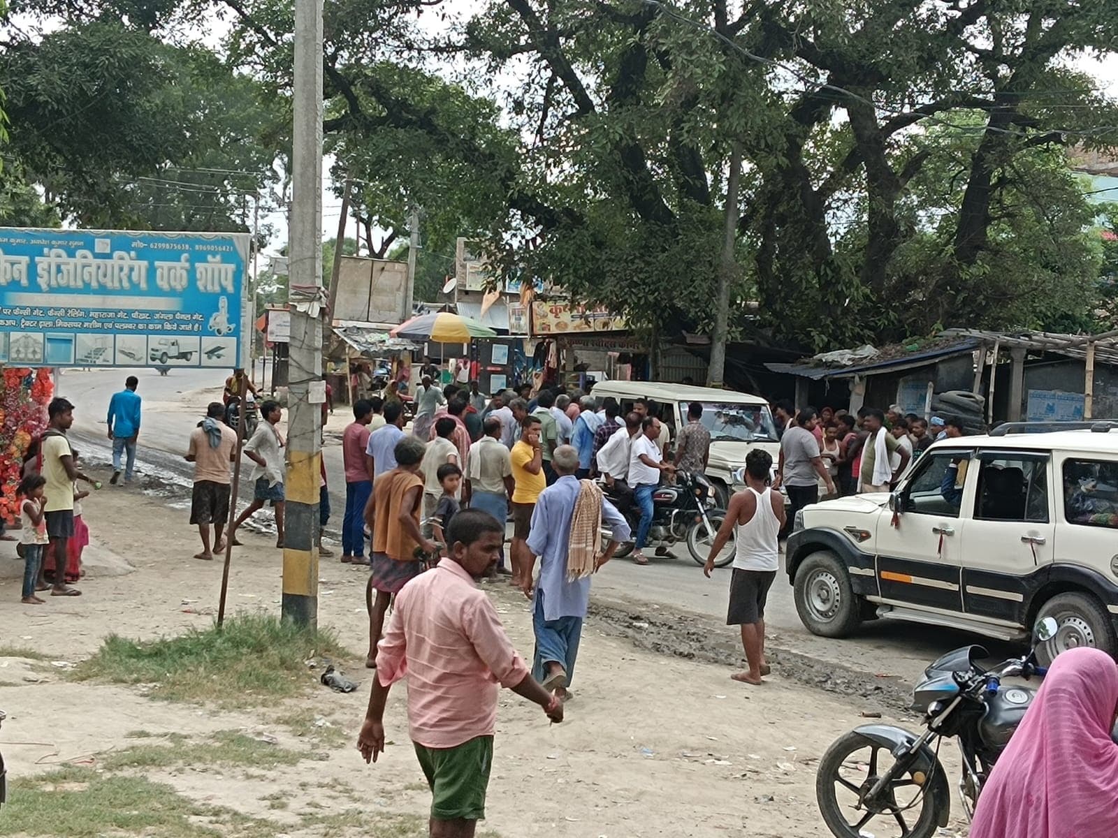 बिजली करंट से युवक की मौत, सड़क जाम