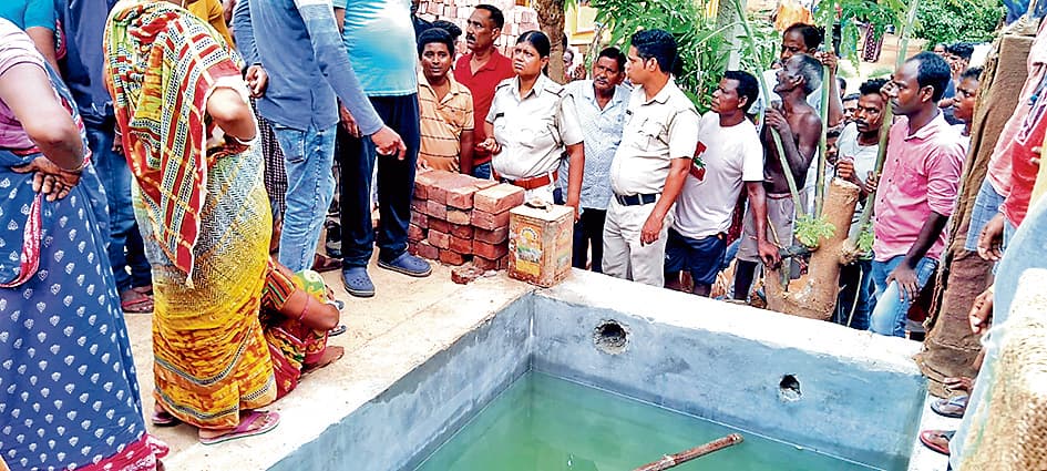 खेलते वक्त सेप्टिक टैंक में गिरने से बच्ची की हुई मौत