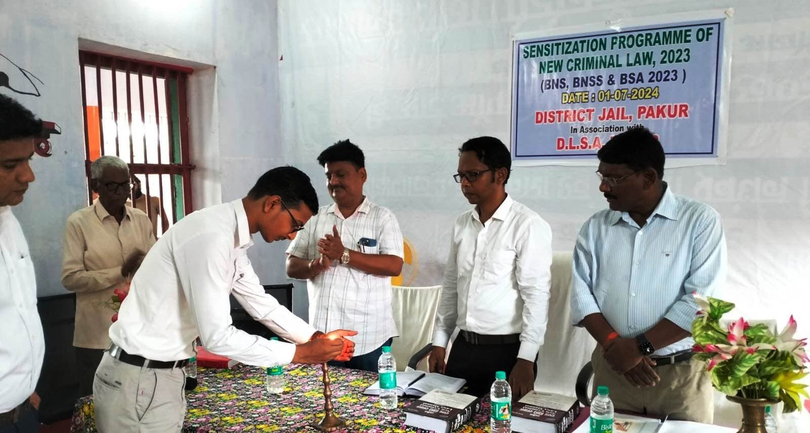 जेल के कैदियों को भारतीय न्याय संहिता के बारे में दी गयी जानकारी