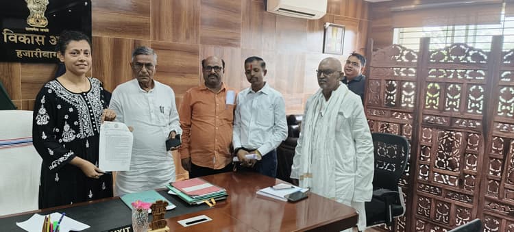 मेडिकल कॉलेज की व्यवस्था में सुधार के लिए डीडीसी से मिले विधायक