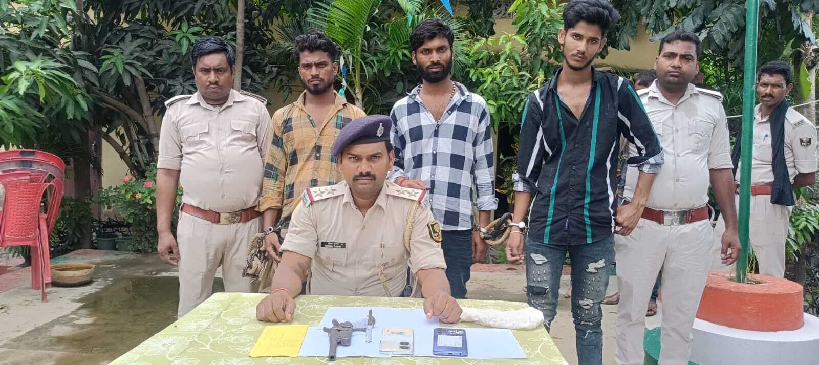 लूट कांड के आरोपी को पुलिस ने हथियार के साथ किया गिरफ्तार