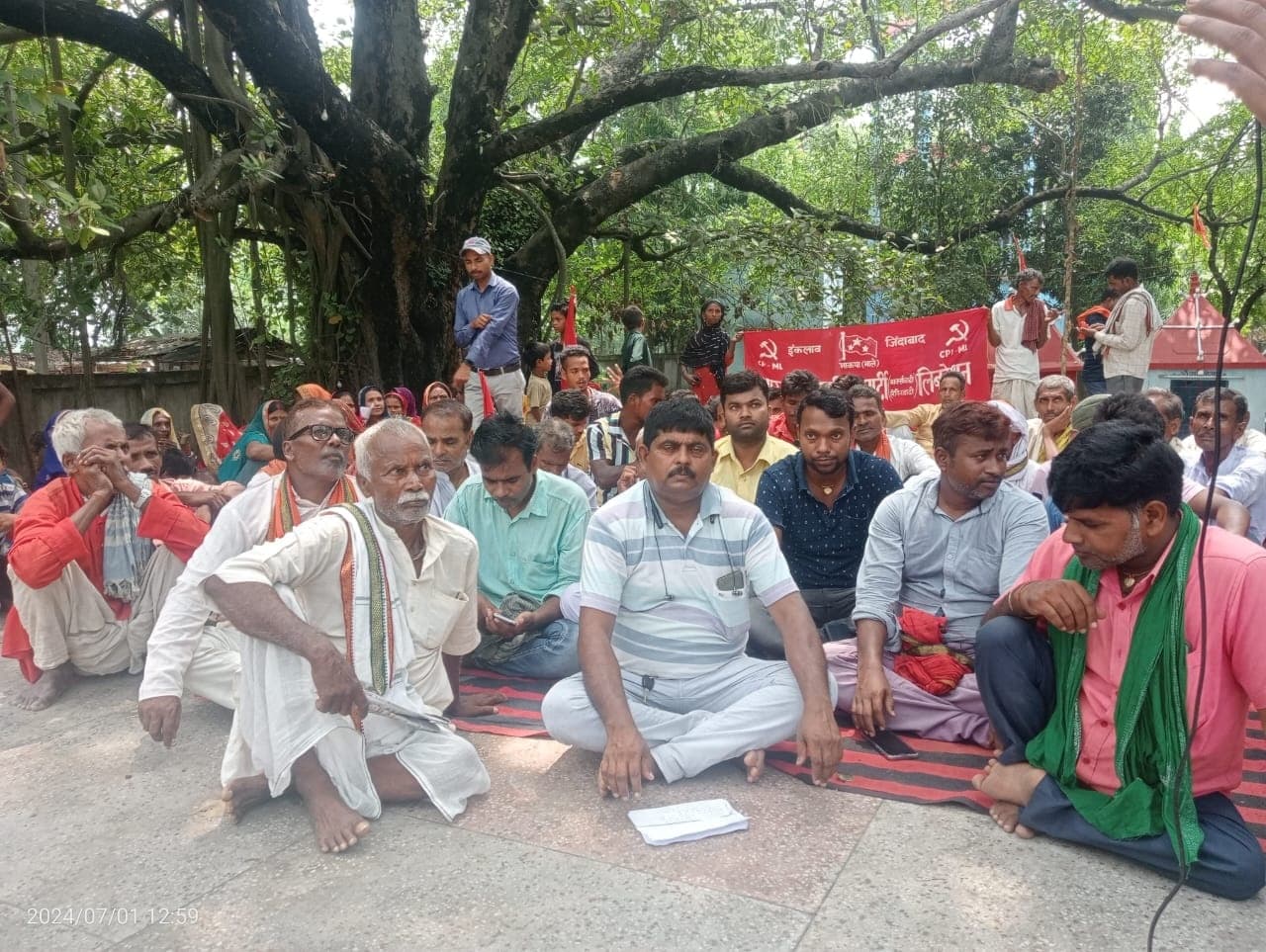 मांगों को लेकर भाकपा माले कार्यकर्ताओं ने प्रदर्शन कर दिया धरना