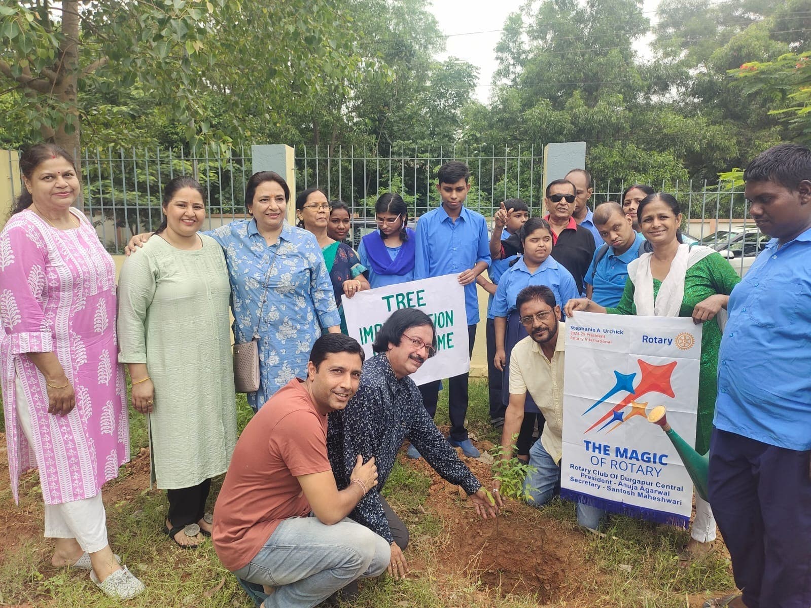 पौधरोपण कर दिया पर्यावरण संरक्षण का संदेश