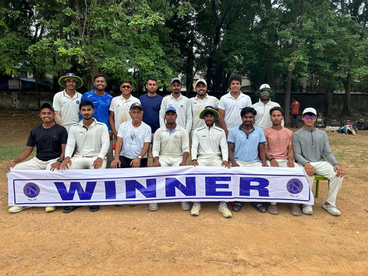 सुपर लीग में लोयोला ब्लू की टीम शीर्ष पर