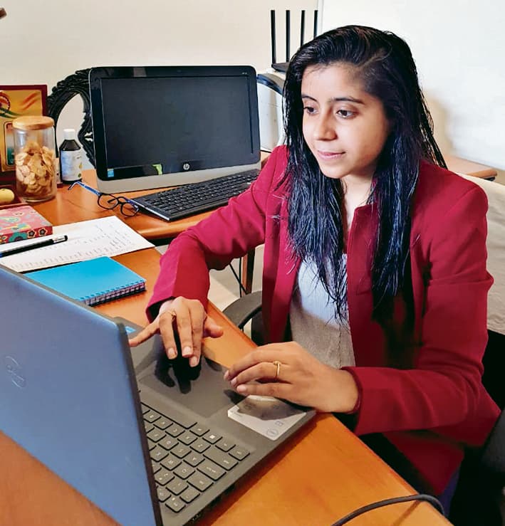 Lakhisarai news : पीरीबाजार की बहू महिलाओं को कर रहीं आत्मनिर्भर