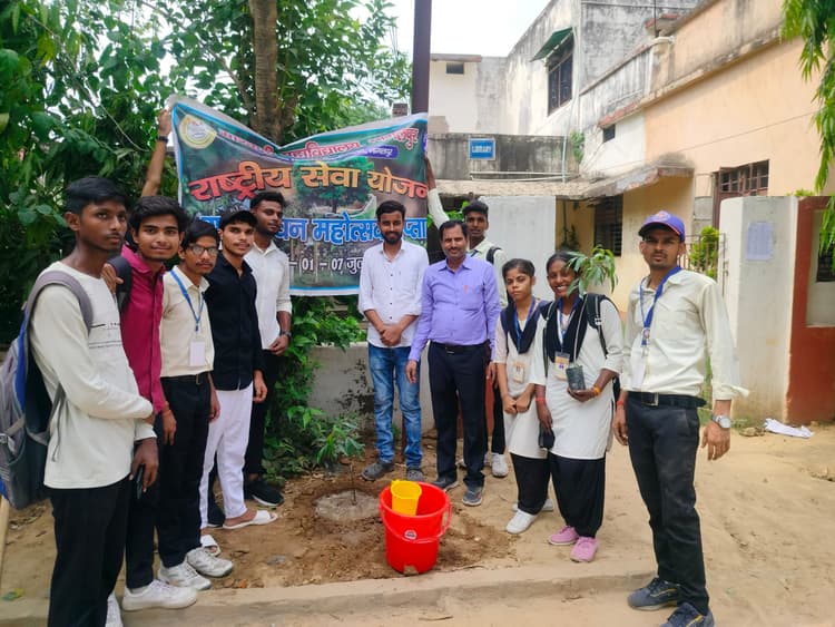 Bhagalpur News: मारवाड़ी काॅलेज में वन महोत्सव सप्ताह शुरू