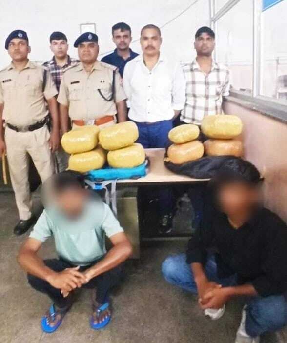 हटिया स्टेशन से 15 किलो गांजा जब्त