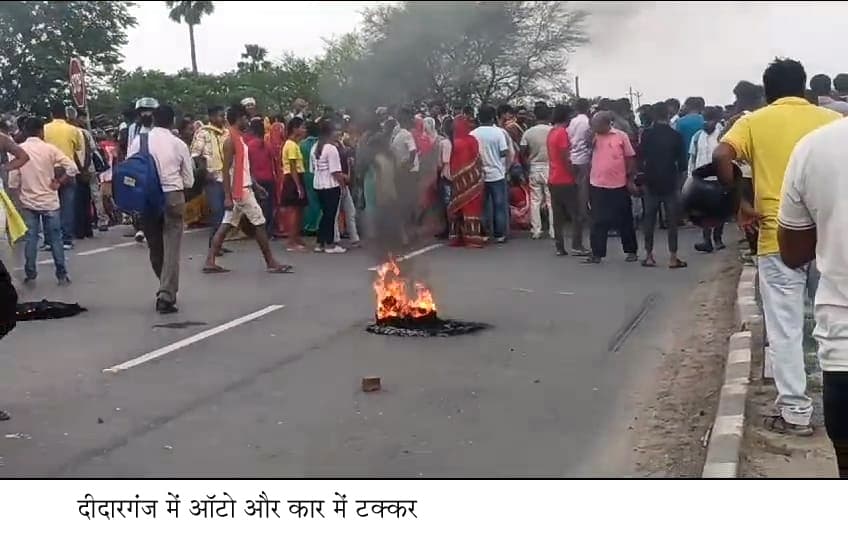 ऑटो चालक की मौत पर फूटा गुस्सा टायर जला जाम की सड़क, हंगामा