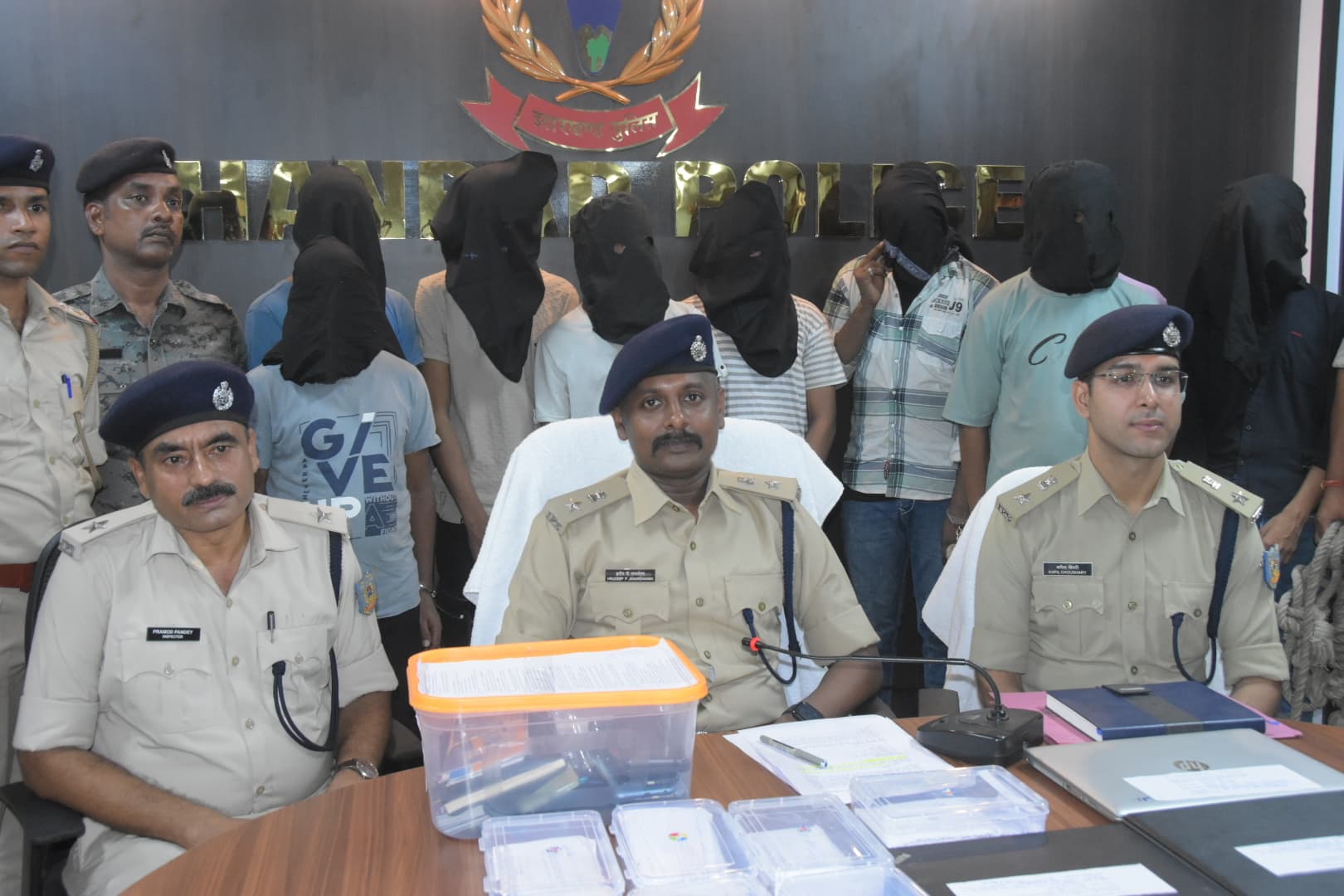 ऑनलाइन गेमिंग के नाम पर ठगी करने वाले नौ अपराधी गिरफ्तार